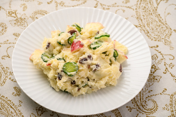隠し味の〇〇でしっとりなめらか！ポテトサラダ
